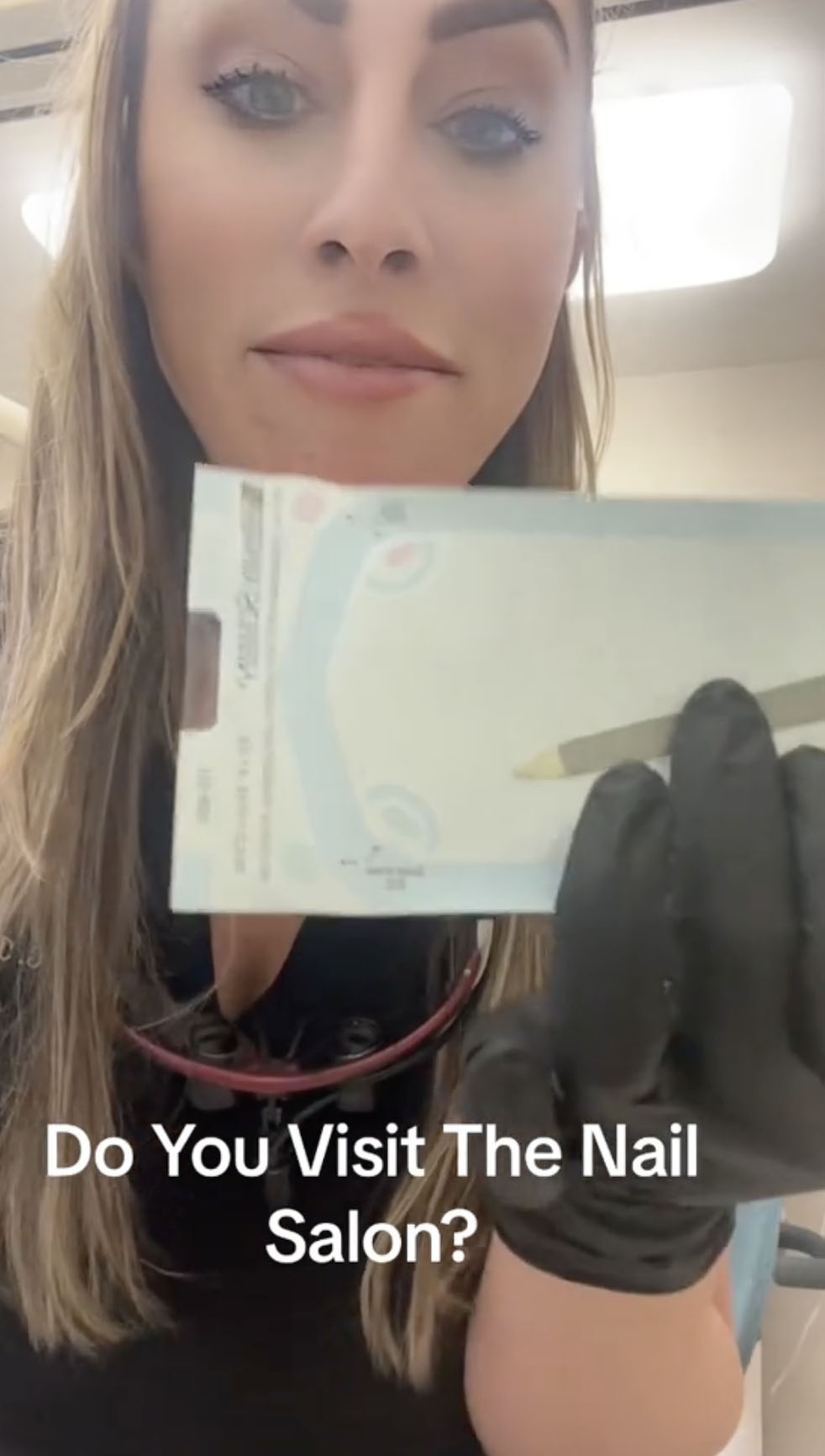 Elle a appelé à la prudence pour empêcher les manucures d'utiliser des outils sales, qui pourraient propager des germes ou des infections.