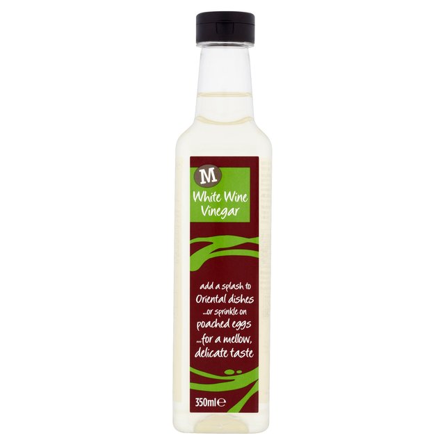 Le vinaigre de vin blanc est un produit assez bon marché que l'on trouve dans les grands supermarchés.