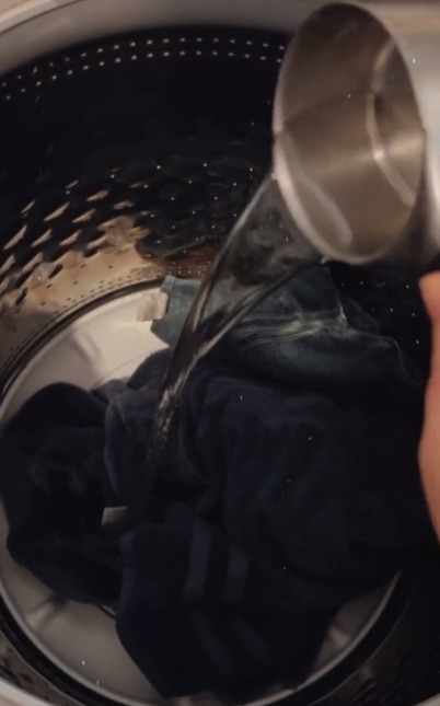 Elle a lavé ses serviettes avec du vinaigre blanc et encore avec du bicarbonate de soude