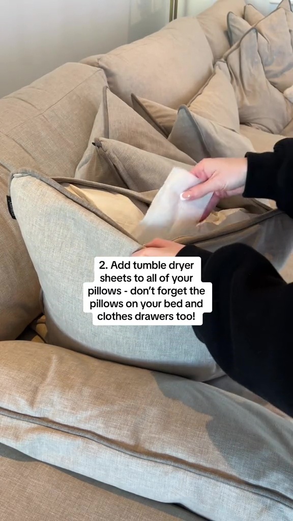 Elle ajoute également des draps pour sèche-linge à ses oreillers.