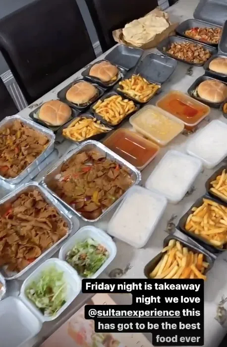 Sue a déjà expliqué à quoi peuvent ressembler les plats à emporter dans leur foyer