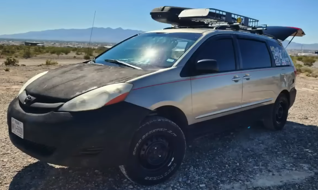 Vinnie a décidé de transformer sa Toyota Sienna 2008 en une confortable maison sur roues il y a trois ans après