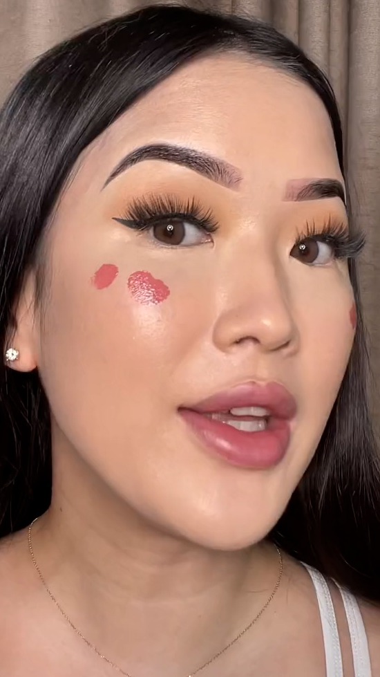 Il était presque impossible de faire la différence entre son offre en dollars et cette teinte Rare Beauty.