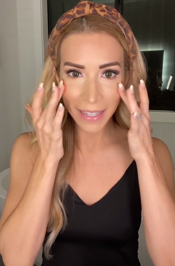 Elle a mélangé le maquillage pour un éclat glamour