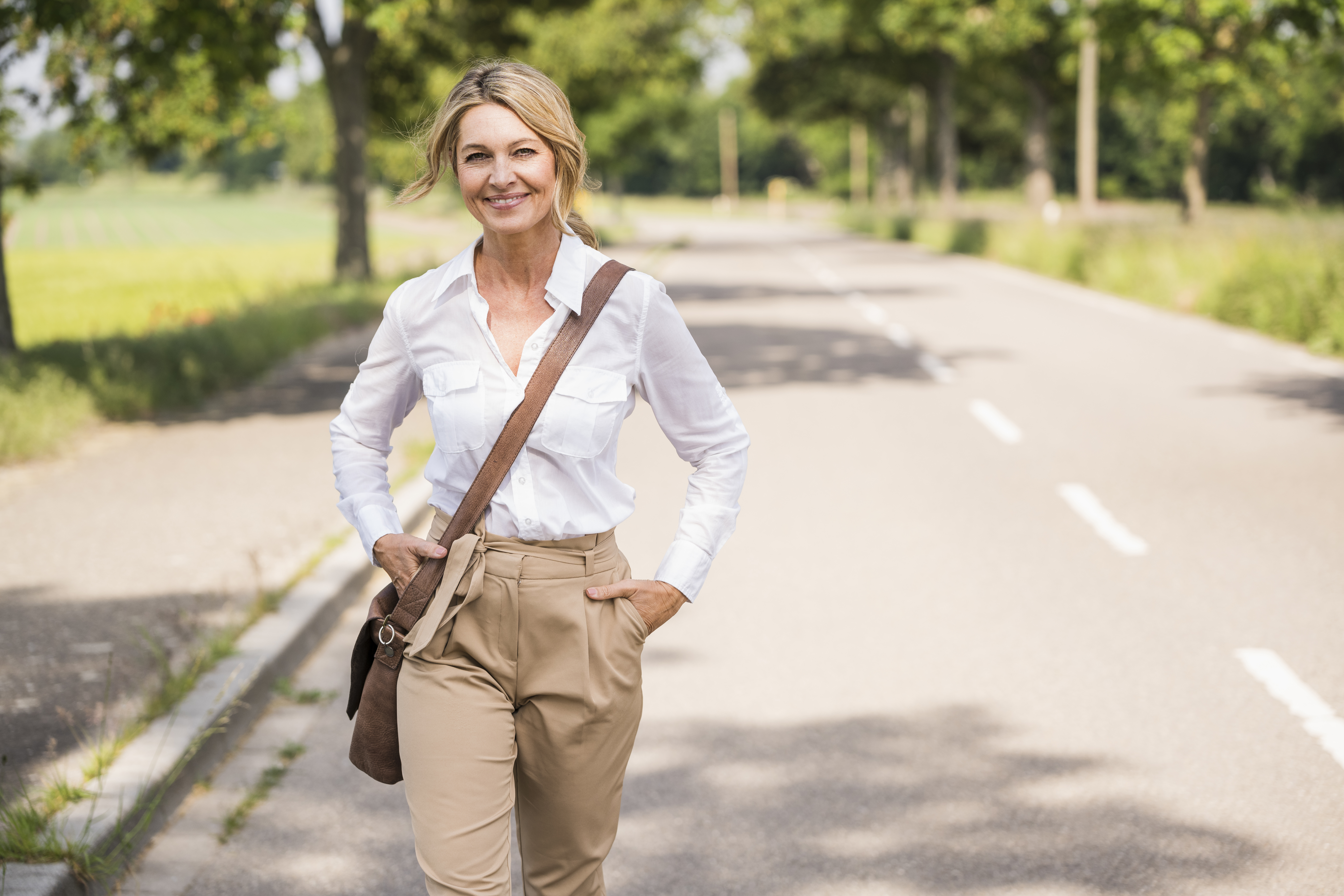 Au lieu de porter un sac à main basique ou même un sac fourre-tout, les gourous de la santé conseillent de porter un sac à dos.