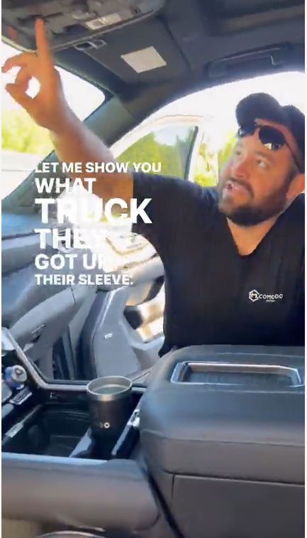 Le bouton est situé au dessus de la tête du conducteur
