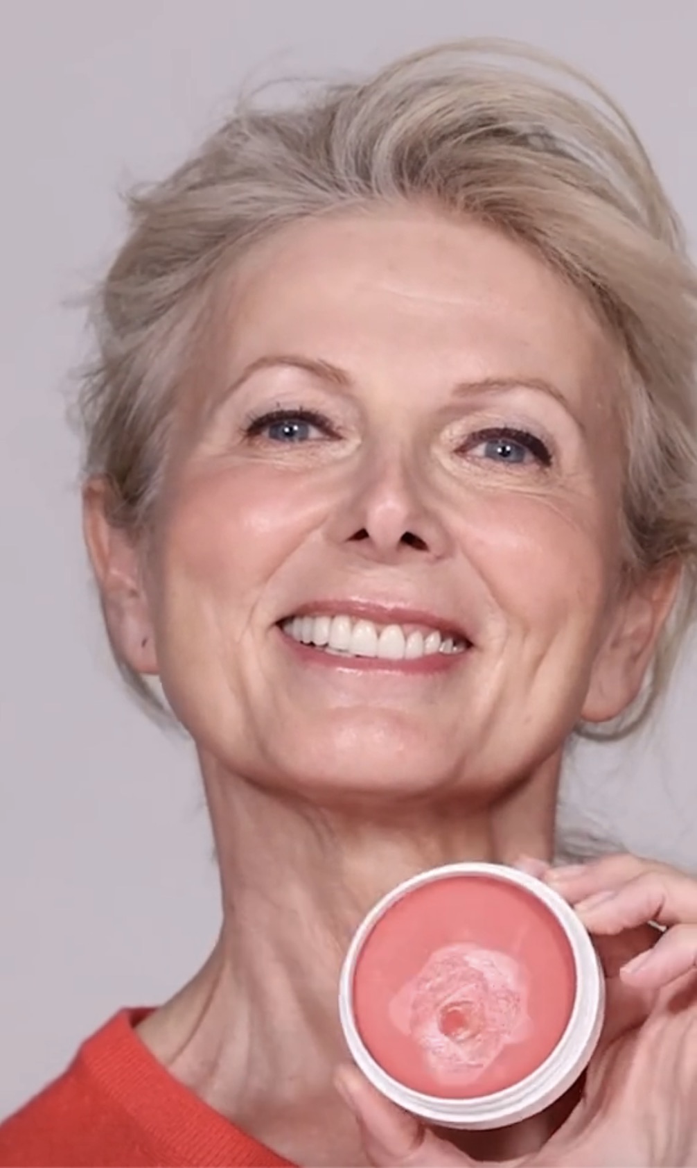 Le Baume Miracle est vendu en plusieurs couleurs différentes pour flatter chaque teint