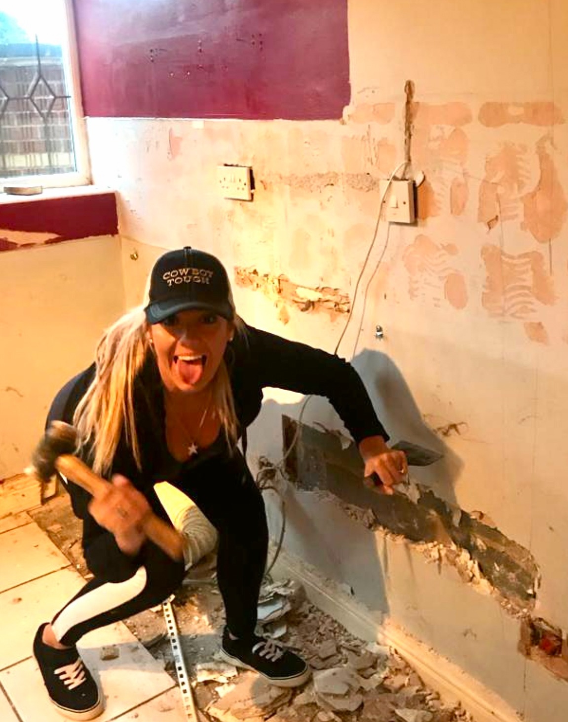 Jen travaille sur sa maison